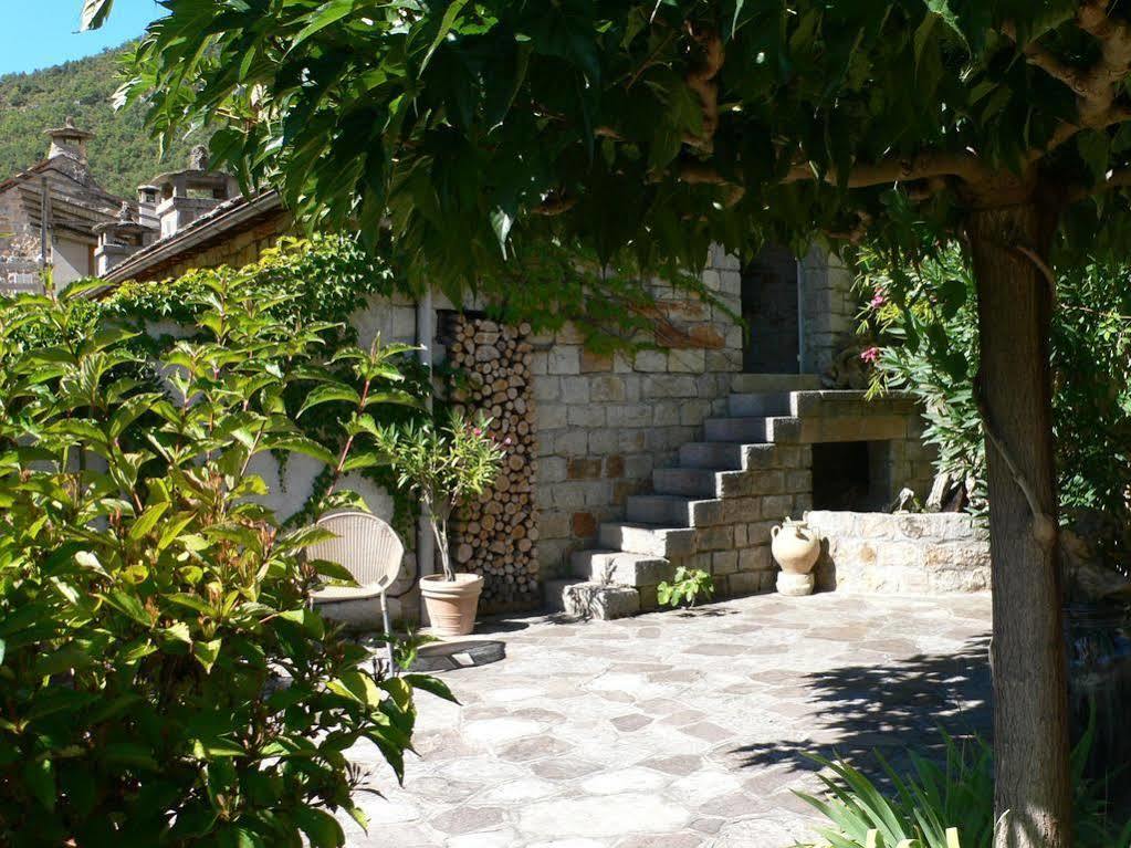 Bed and Breakfast Ermitage de Peyreleau Exterior foto